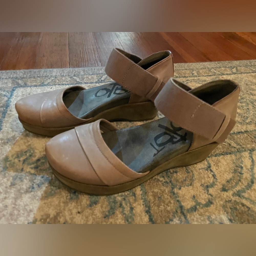 OTBT shoes